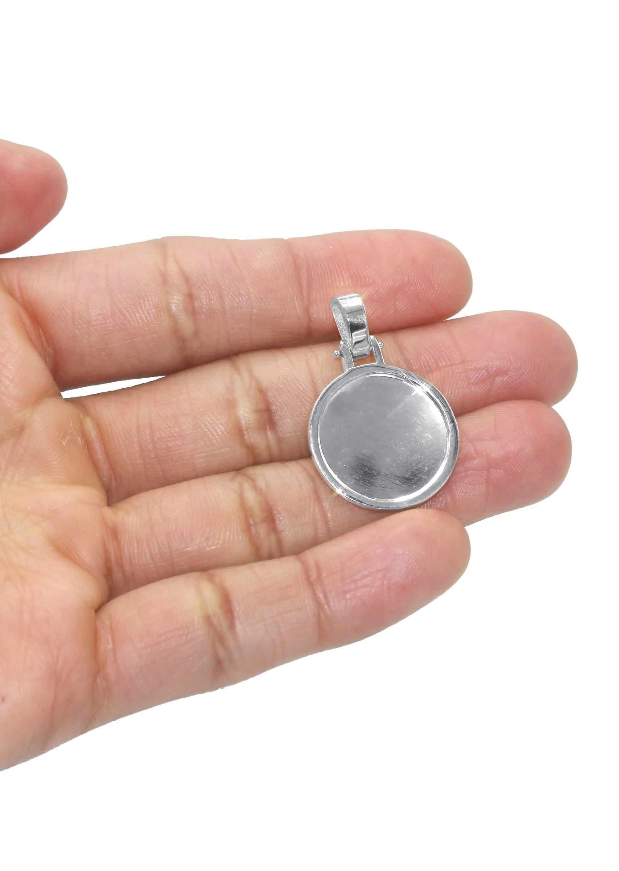 10K/14K White Gold Small Round Picture Pendant Necklace