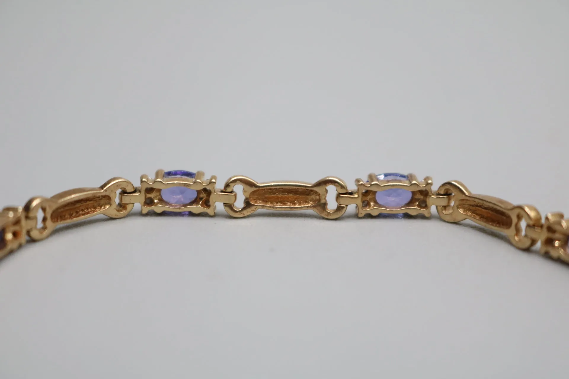 14K Yellow Gold Diamond and Purple Stone Bracelet (7 Inches) (0.32 CTW)