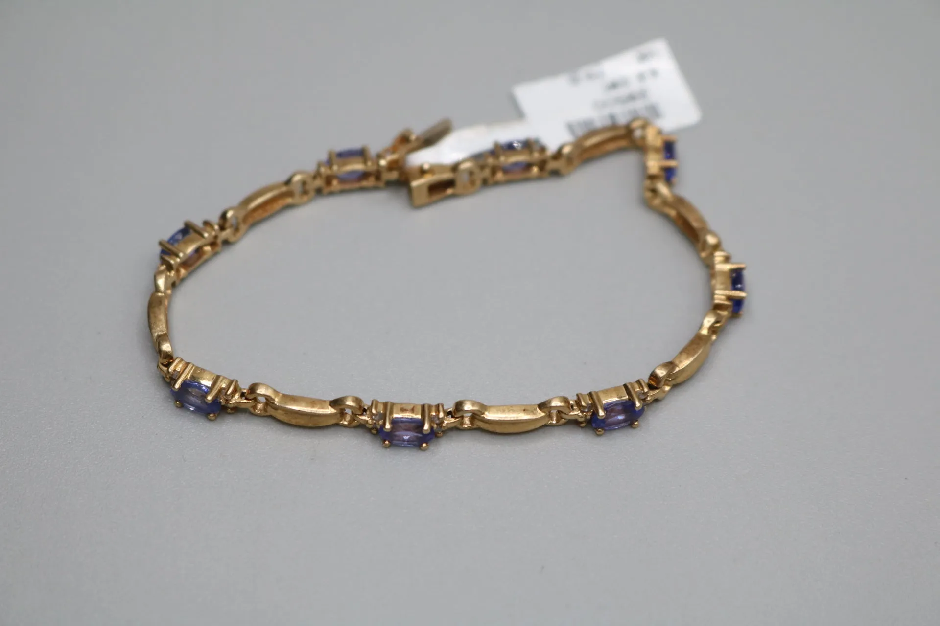 14K Yellow Gold Diamond and Purple Stone Bracelet (7 Inches) (0.32 CTW)