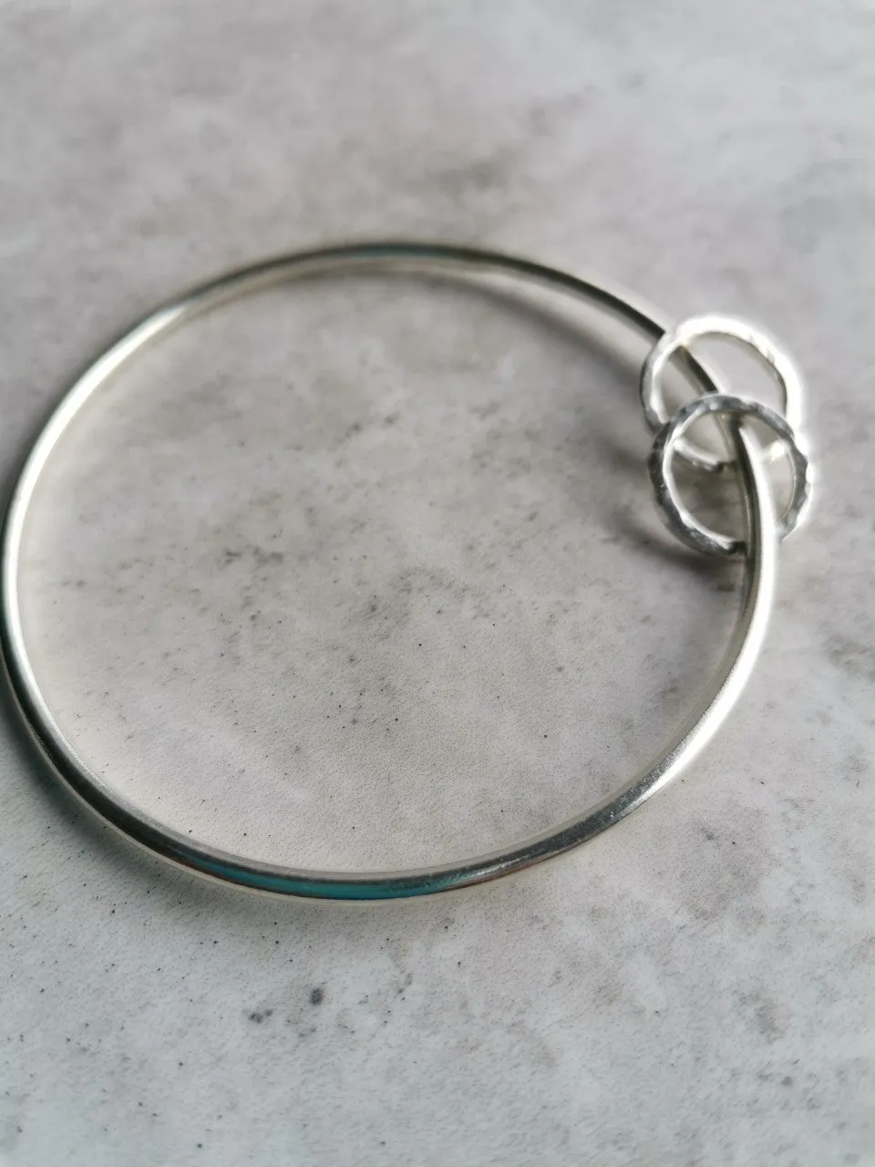 Bangle - Plain with Hammered Hoops