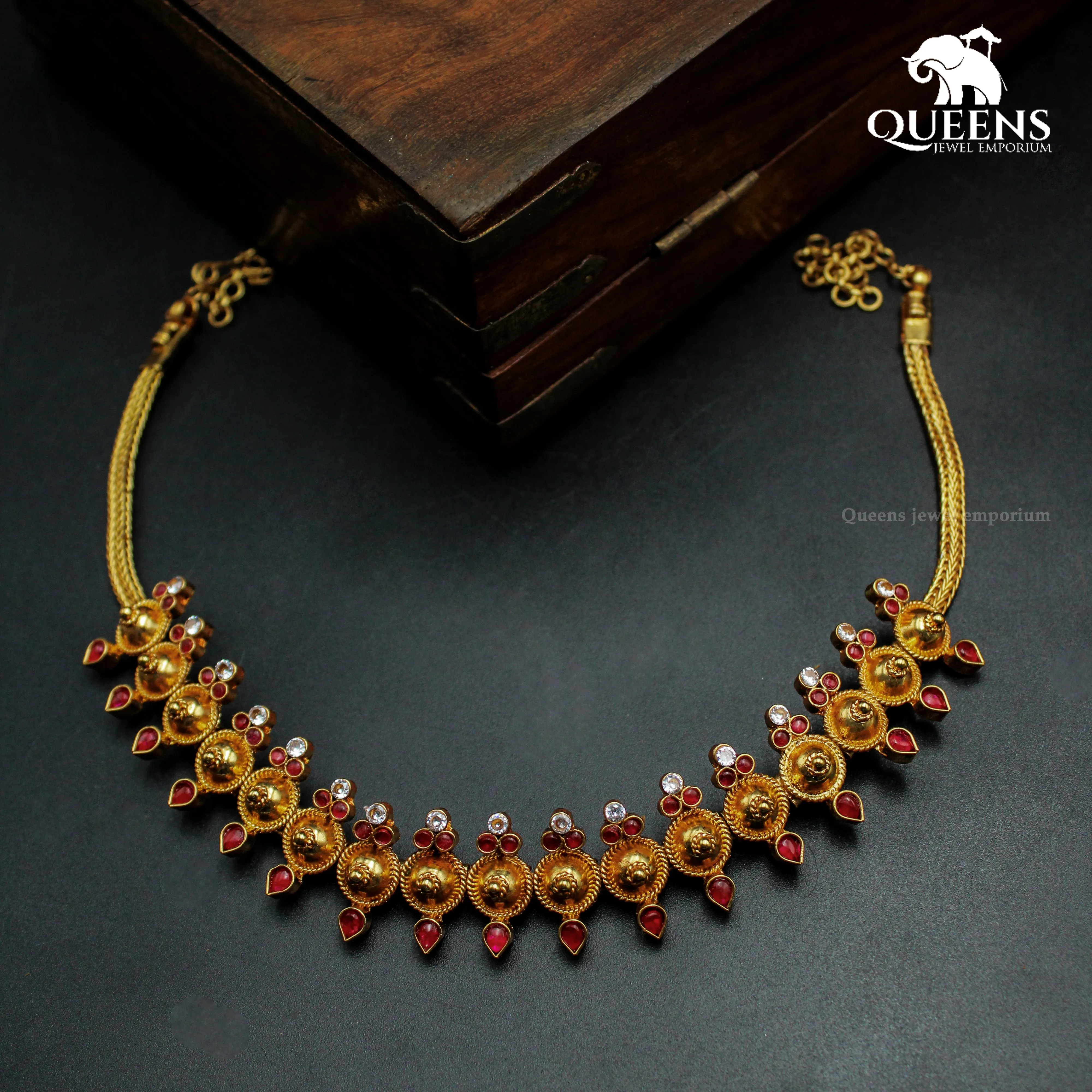 GIRIJA NECKLACE RED