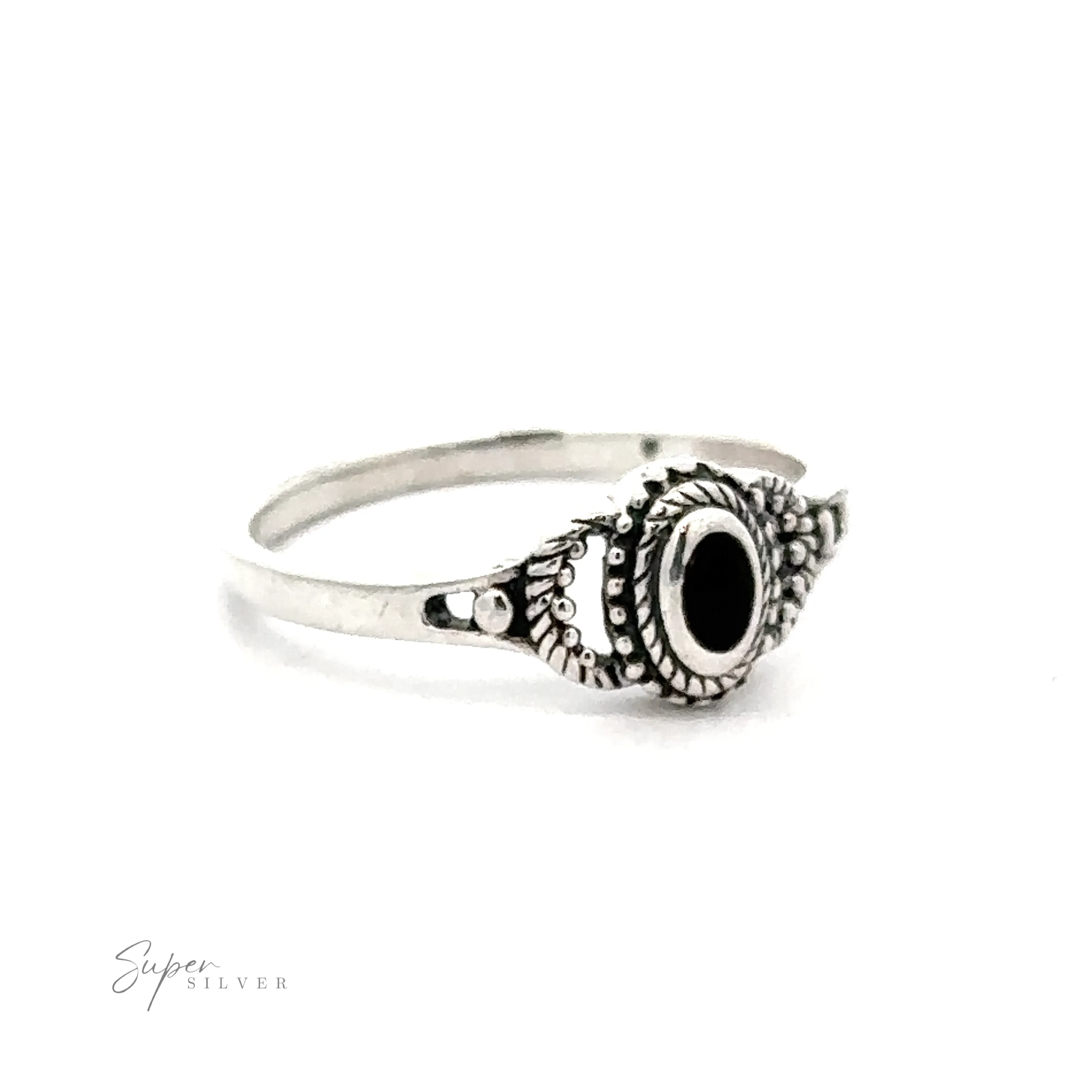 Inlaid Oval Stone Ring with Rope Texture