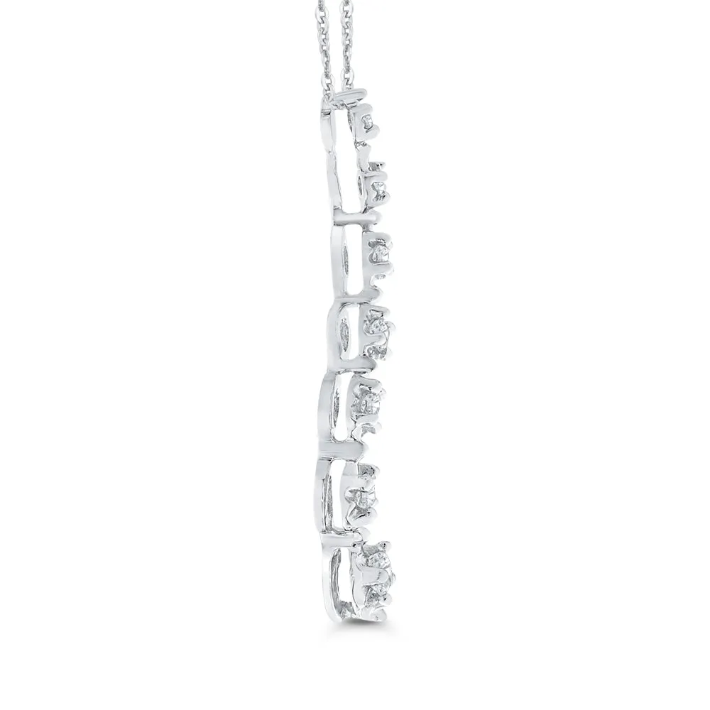 KATARINA Graduated Diamond Journey Pendant Necklace (1/10 cttw)