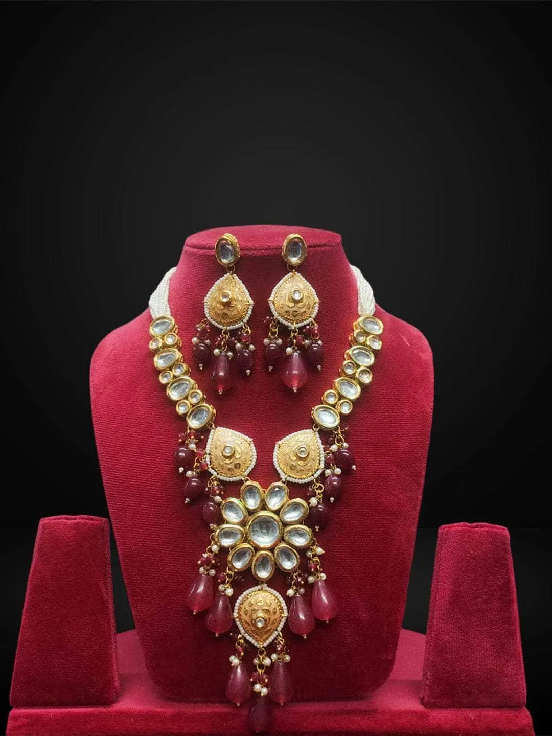 Mesmerizing Kundan Meenakari Necklace Set