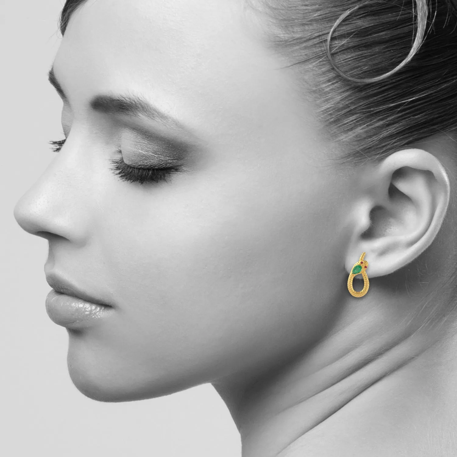 Pear Cut Emerald Bezel Set Ruby In 18k Yellow Gold Snake Dangle Earrings