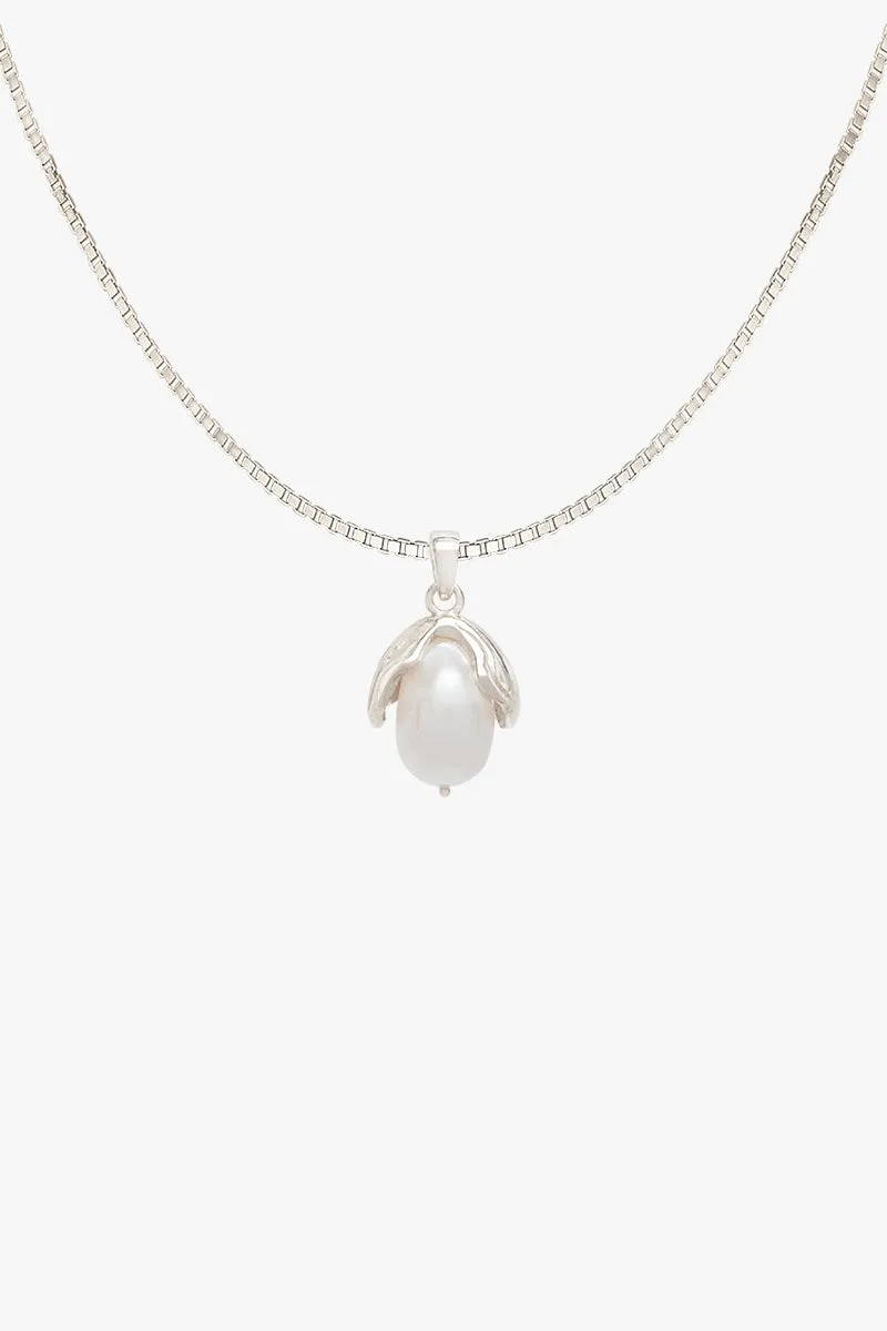 Pearl leaf pendant silver