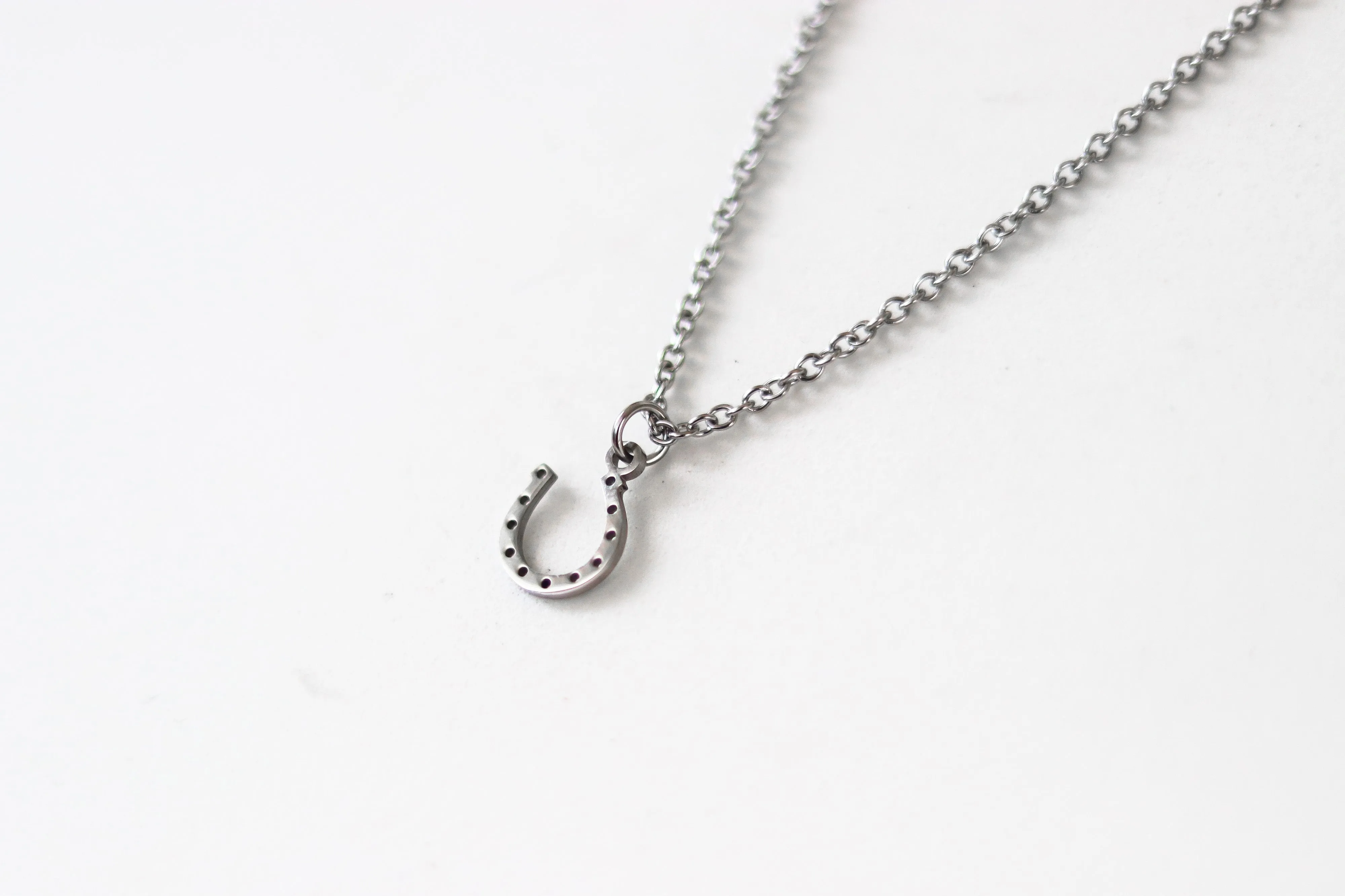 Small silver horseshoe necklace for men, stainless steel chain necklace, waterproof