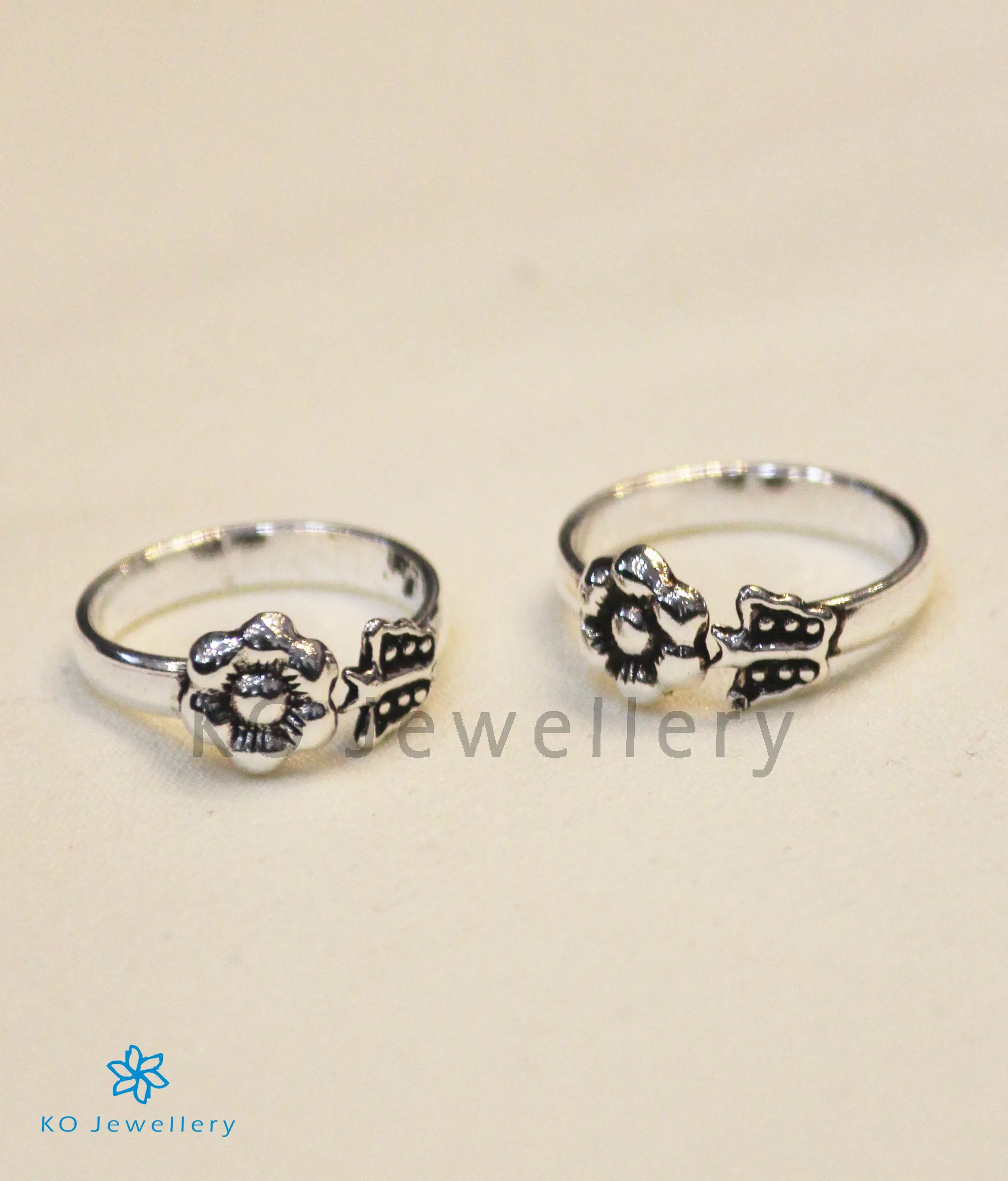 The Kumud Silver Toe-Rings (Front Open)