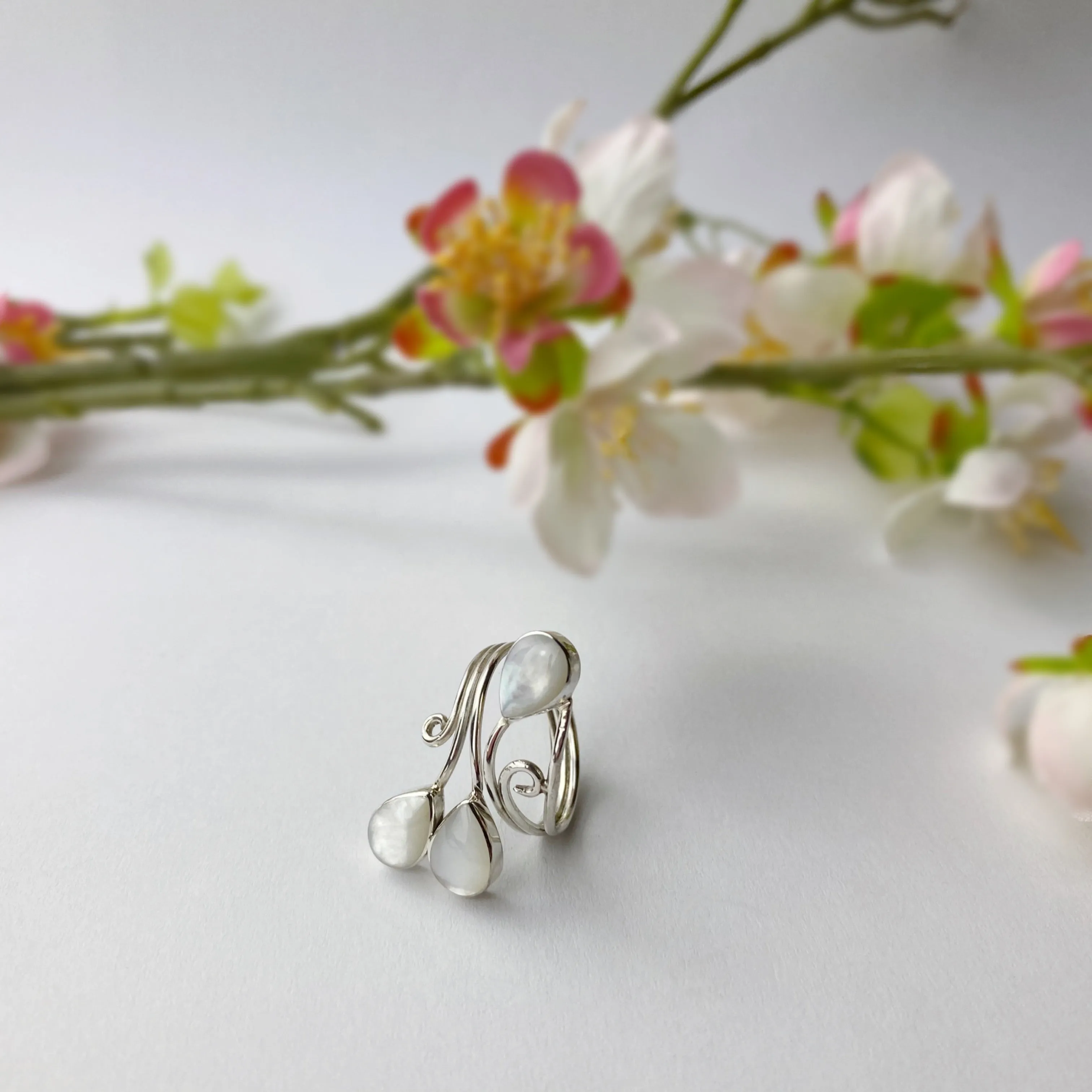 White Petals Ring - VR426